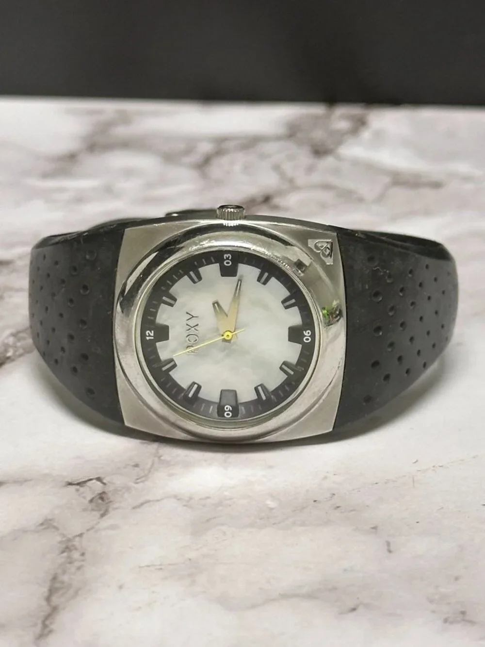 Roxy Winki Womens Watch Silver Tone Mother of Pearl Dial Silicone Band Works